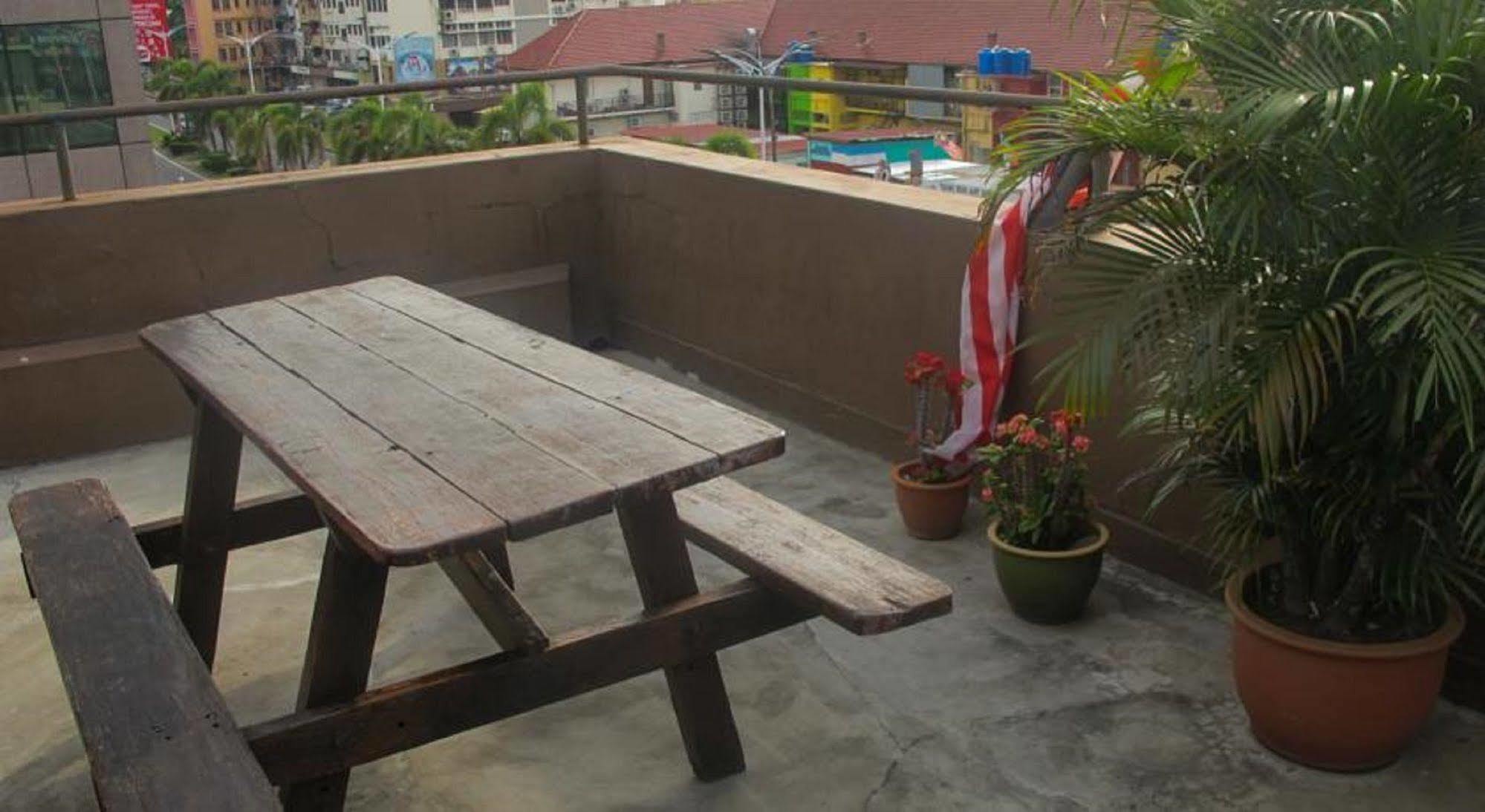 Borneo Backpackers Vandrerhjem Kota Kinabalu Eksteriør bilde